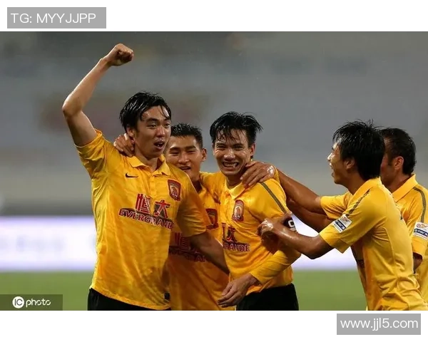 2018中超联赛经典回顾恒大与上港的巅峰对决精彩瞬间重温